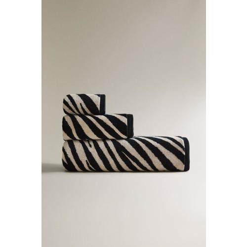 ANIMAL PRINT VELOUR BATH TOWEL - Sand / Black | ZARA United States