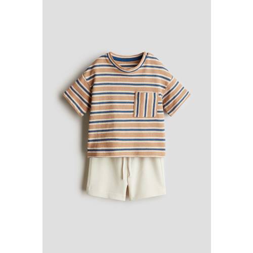 2-Piece T-Shirt and Sweatshorts Set