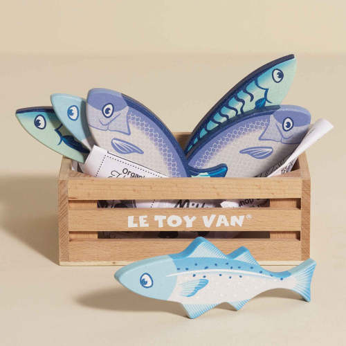 Le Toy Van Fish Crate | Wooden Seafood Play Food | British Design – Playroom Collective