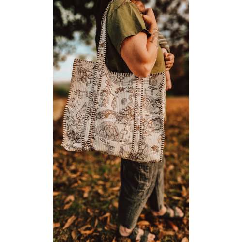 Hobbiton™ Toile Quilted Tote