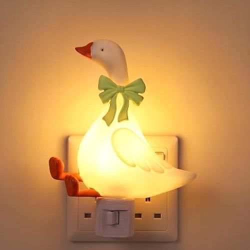 Gerrii Silly Goose Night Light Plug in Green Bow Decorative LED Night Lights Dusk to DAW Cute Goose Decor for Nursery, Kids Bedroom, Bathroom, Birthday Gift Nightlight