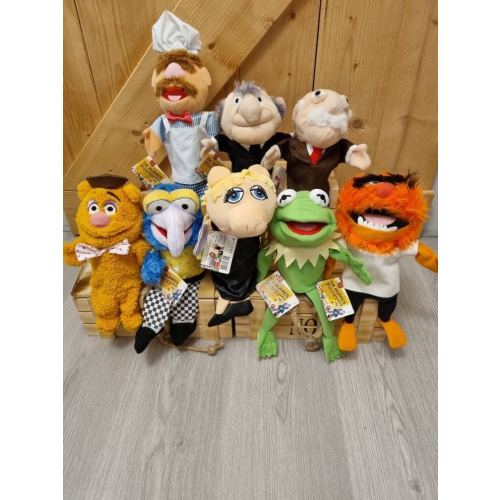 8 New Muppetshow hand puppets with all tags still attached. Complete collection.
