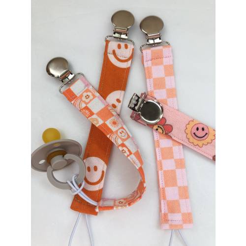 Retro Pacifier Clip, Dummy Clip, Pacifier Holder, Retro Daisy Accessory, Smiley Face Baby, Groovy Baby, Retro Baby Gift, Boho Girl Gift