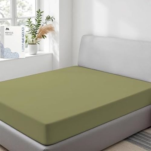 Mayfair Linen 100% Organic Cotton Percale Weave Fitted Sheet Queen Size, Sage Green, 1 Deep Pocket Queen Fitted Sheet, Fits Mattress Upto 16" Crisp and Cool Bed Linen, Luxury GOTS Certified Sheets