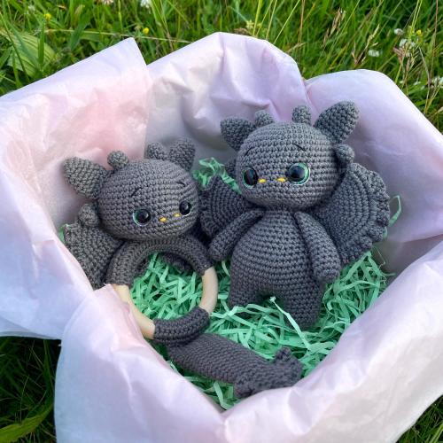 Crochet Dragon Baby Gift Set – Plush Toy & Rattle With a Wooden Ring, Handmade Amigurumi