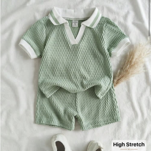 SHEIN Vintaside Kids Babyboy Summer Solid Green Outfit - Collared Short Sleeve Top Paired With Matching Shorts, Simple Design Without Patterns, Loose Fit, Suitable For Outings, Casual Home, And Relaxed Sports Activities