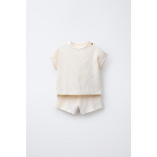 PLAIN WAFFLE T-SHIRT AND BERMUDA SET - Ecru | ZARA United States
