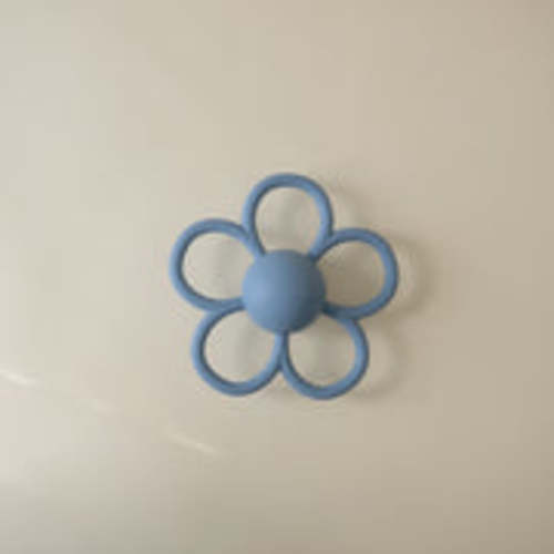 Daisy Rattle Teether – Mushie