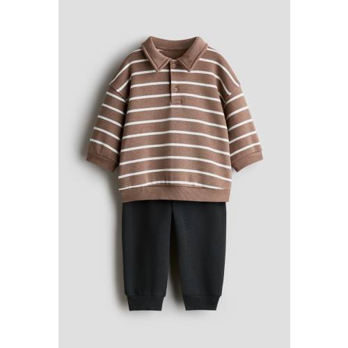 2-PIECE SWEATSHIRT AND JOGGERS SET