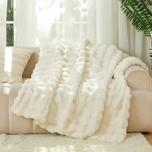 The Malibu Blanket - LuxeComfort Faux Fur Bubble Blanket 50"x60" Beachstone - Luxuriously Soft, Elegant, Reversible Design, Home Décor, Picnics, and Travel (Beachstone, Throw 50x60)