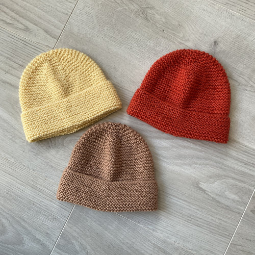 Baby hat in pure wool (100% merino), hand knitted in garter stitch, cuffed hat
