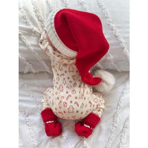 KNIT SANTA HAT