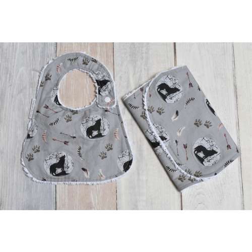 Wolf Bib - Wolf Burp Cloth - Wolf Baby Gift - Wolf Baby Shower - Woodland Baby Bib
