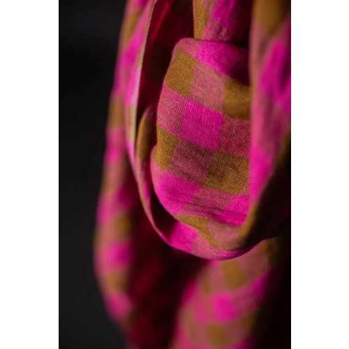 Laundered Linen / Rhubarb Toffee