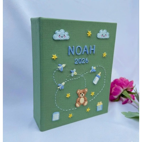 Hand Embroidered Baby Photo Album With Sleeves, Personalized Photo Album, Baby Gift, Unique Photo Album, Custom Embroidered Photo Album.
