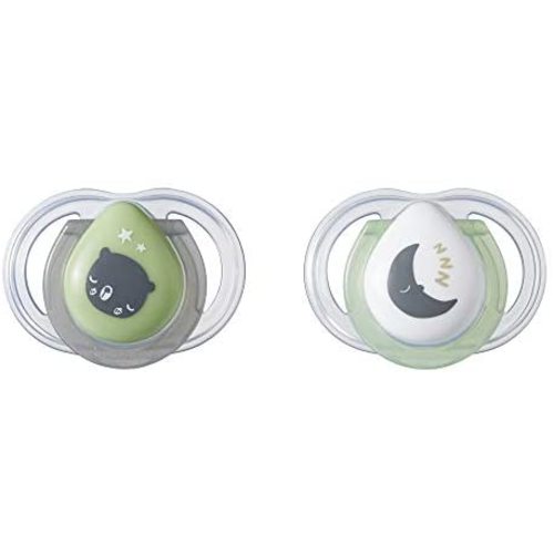 Tommee Tippee Newborn Glow in The Dark Pacifiers, Symmetrical Design, BPA-Free Binkies, 0-2m, 2Count, Colors and Designs May Vary
