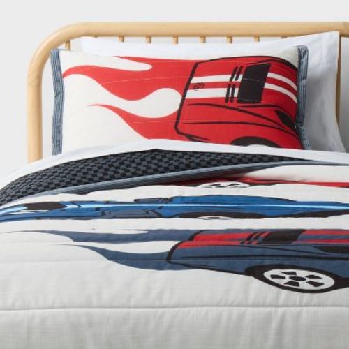 Twin Hot Wheels Classic Racing Cars Kids' Quilt Set Cream - Hot Wheels by Pillowfort™