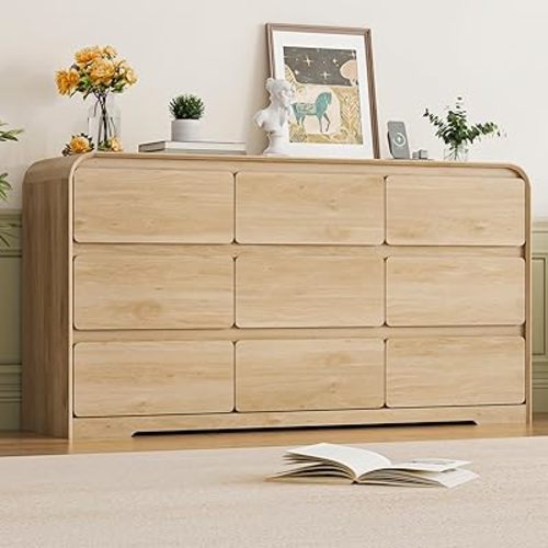 Squireewo 63" W 9 Drawer Dresser with Charging Station, Modern Wide Chest of Drawers with Rounded Corners, Wood Bedroom Dresser TV Stand for Living Room, Hallway, Nursery, Oak