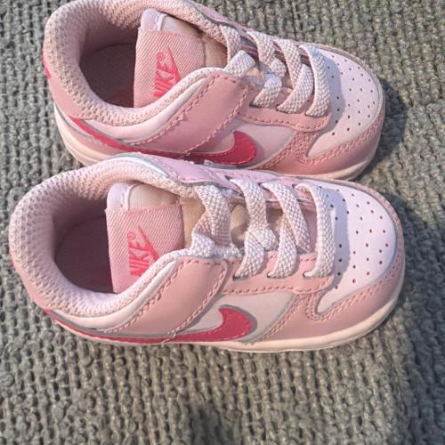 Nike dunks ? Never worn 4c