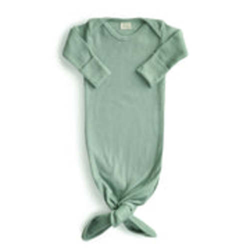 (COLOR ROMAN GREEN) Mushie Organic Cotton Ribbed Knotted Baby Gown
