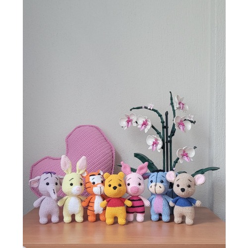 Handmade Amigurumi Winnie & Friends Set – 7 Mini Crochet Figures (Piglet, Tigger, Eeyore, Roo, Rabbit, Elephant