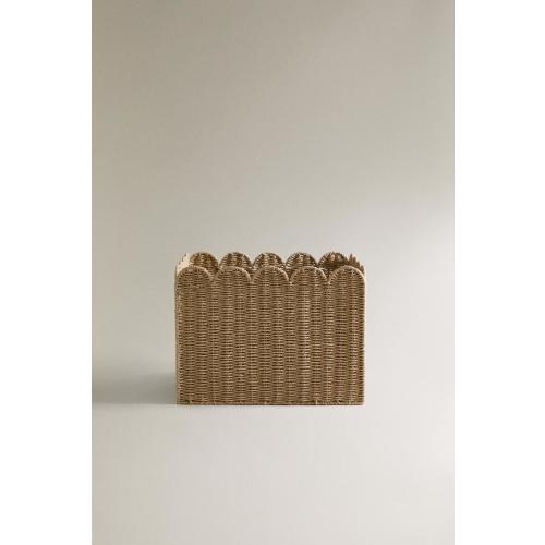 CHILDREN'S LARGE SCALLOPED BASKET