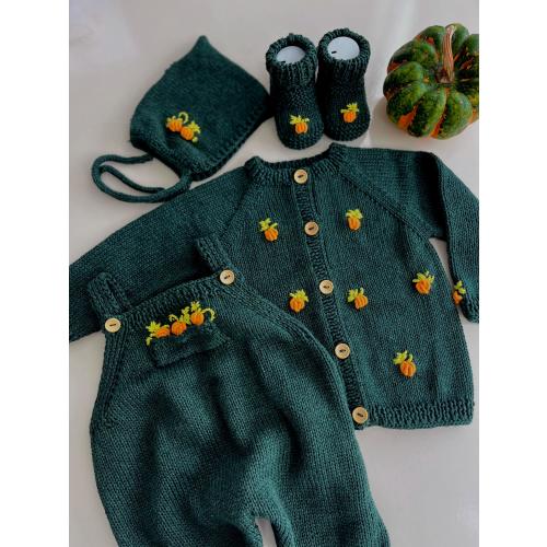 Hand-Knitted Halloween Baby Cardigan: Embroidered Pumpkin Costume
