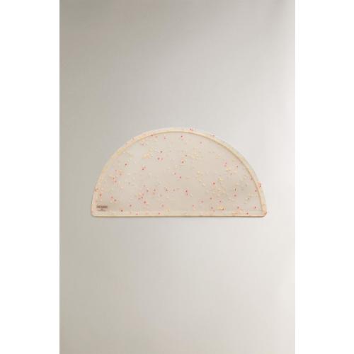 CHILDREN'S SILICONE PLACEMAT WITH CONFETTI DESIGN.