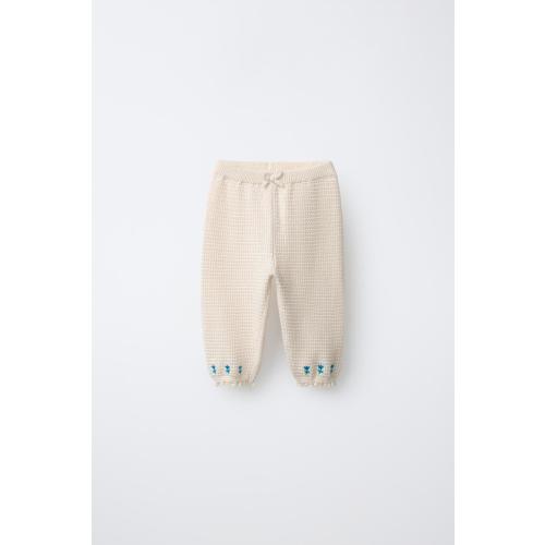 EMBROIDERED FLORAL TEXTURED PANTS WITH LACE TRIM - Ecru | ZARA United States