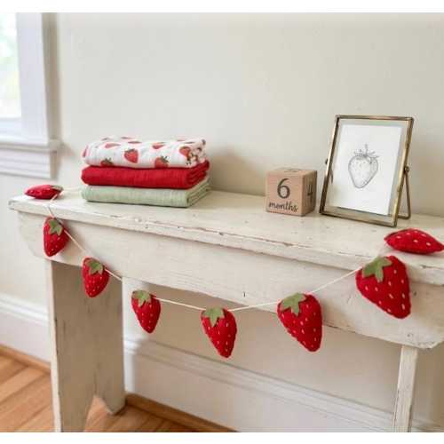 Strawberry Felt Garland, Handmade Berry Bunting Decor, Cute Cottagecore Wall Hanging, Nursery Room Decor, Summer Party Banner