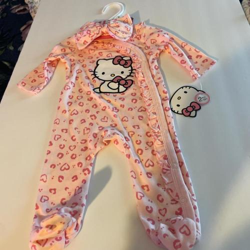 Hello Kitty pink and white baby onesie #babyfashion