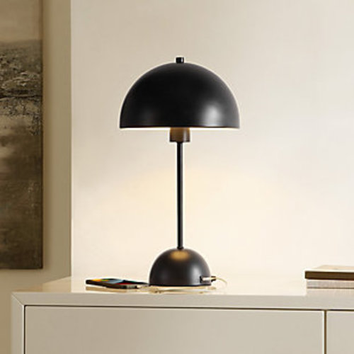 Safavieh Ixora Table Lamp With USB Port