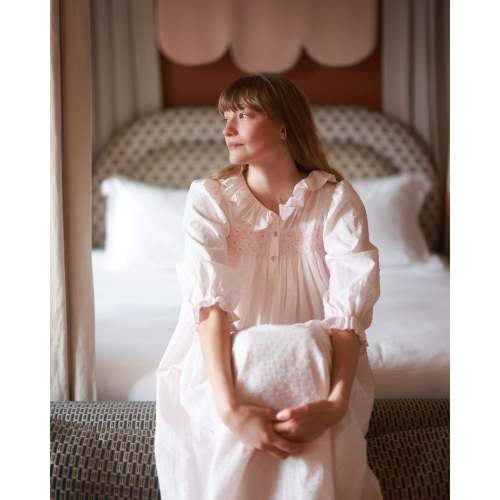 Nightingale Women's Dress Powder Puff Plumetti with Marshmallow Hand S