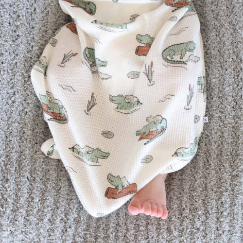 Later Gator Bamboo Waffle Newborn Baby Knot Gown & Hat Set