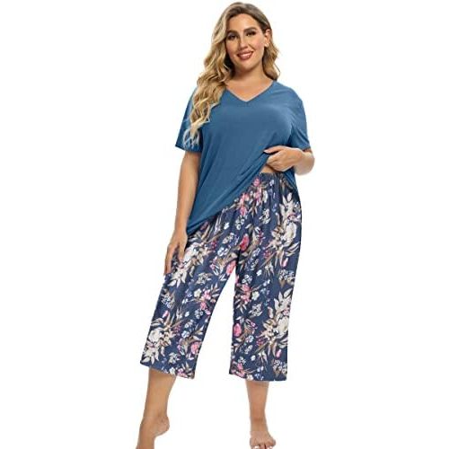 Vozanet Women's Pajamas Set Soft V Neck Sleepwear Top and Capri Pj Lounge Sets Cartoon Heart Shape Cat Nighty Plus Size