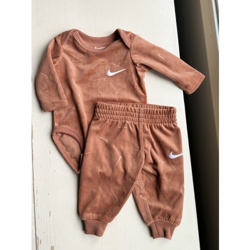 NIKE NEWBORN 2-Piece Set SUPER SOFT *NEVER USED*