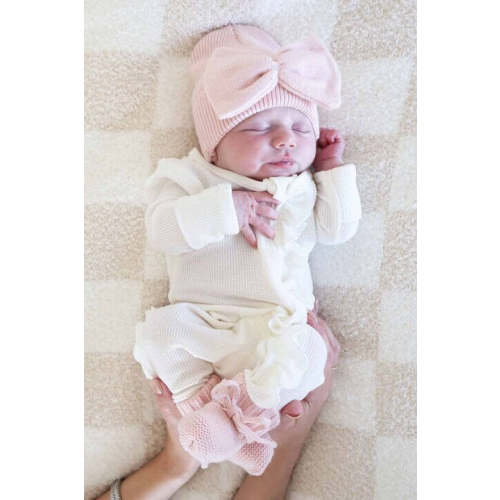 Knit Newborn Bow Booties in Baby Pink | Caden Lane
