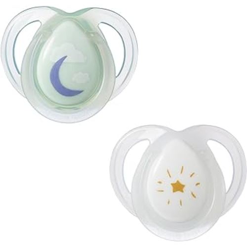 Tommee Tippee Night Time Pacifier, 0-6 Months, Symmetrical Silicone Baglet, BPA-Free Binkies, Glow in The Dark Technology, Pack of 2 with Reusable Sterilizer Pod