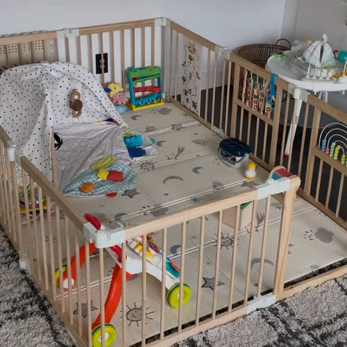 Foldable Wooden Baby Playpen Activity Center,Adjustable Size & Shape Portable Play Yard, Baby Fence Play Area with Gate for Indoor Use for Babies and Toddlers(82x55x24inches)