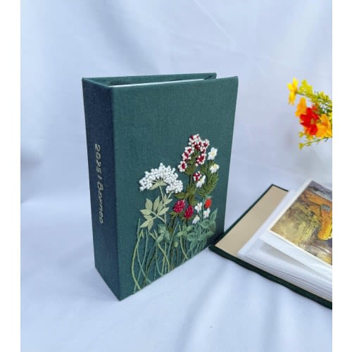 Hand Embroidered Photo Album With Sleeves, Personalized Photo Album, Anniversary Gift,  Unique Photo Album, Flower Embroidered Photo Album.