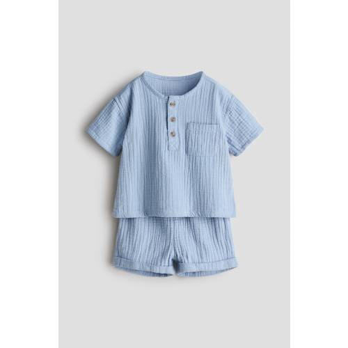 2-PIECE SHIRT AND SHORTS SET