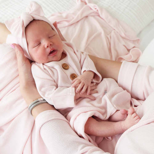 Pearl Pink Bamboo Waffle Newborn Baby Knot Gown & Hat Set