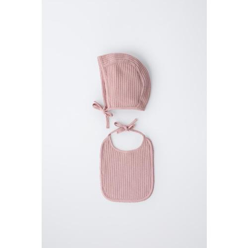 BONNET AND BIB SET STRUCTURE - Chalk pink | ZARA United States
