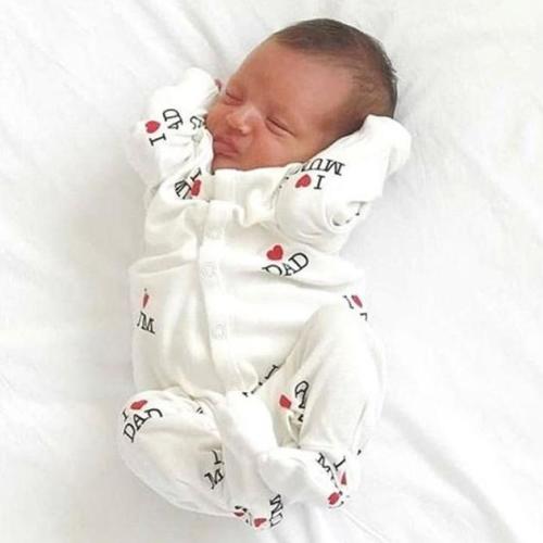 "I Love DAD MUM" Lovely Solid Letters Printed Long-sleeve Baby Jumpsuit