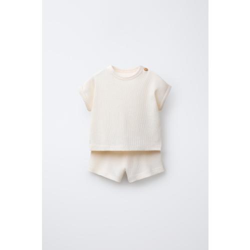 PLAIN WAFFLE T-SHIRT AND BERMUDA SET - Ecru | ZARA United States