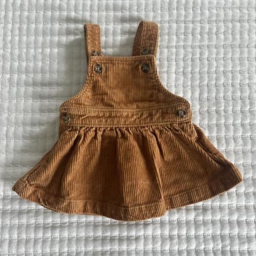 Baby tan corduroy dress 

Size: 3 months 
Condition:...
