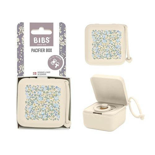 Bibs Liberty pacifier case with loop, for storing and transporting dummies, offers space for three pacifiers, 100% BPA-free material. Made in Denmark, Onesize, Eloise Ivory