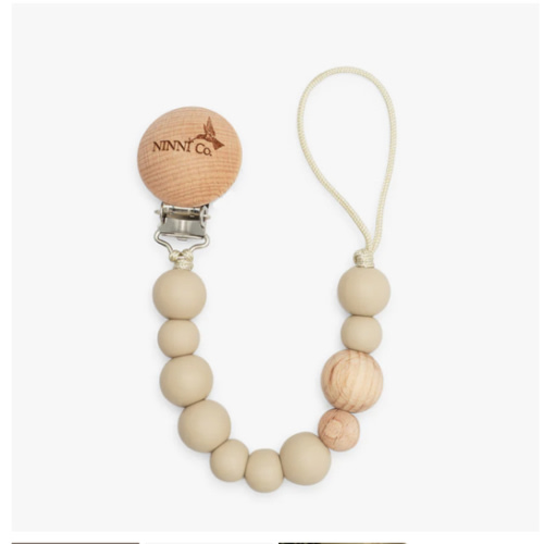 Ninni Co. Toffee Brown Pacifier Clip