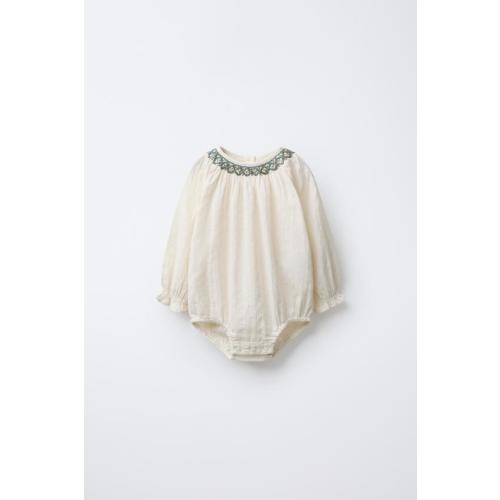 CONTRAST EMBROIDERED BODYSUIT - Vanilla | ZARA United States