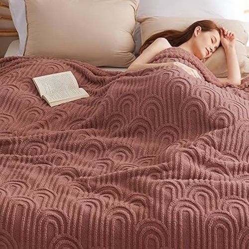 Bedsure GentleSoft Fleece King Size Blanket for Bed - Super Soft & Cozy, Fluffy Blankets for Women & Girls, Ideal for Sofa & Couch, Dusty Pink, 108x90 Inches